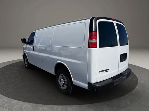 Used 2016 Chevrolet Express 2500 image 4