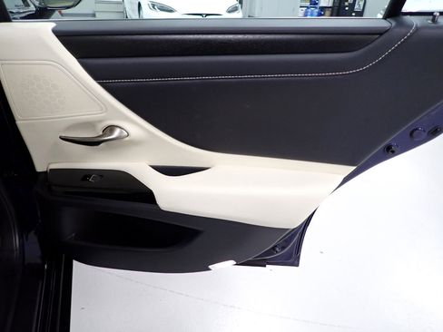 Used 2022 Lexus ES 250 w/ Premium Package image 8