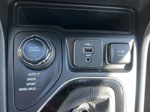 Certified 2022 Jeep Cherokee Limited image 30