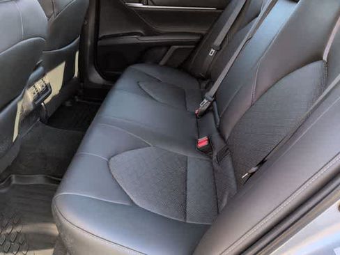 Used 2018 Toyota Camry XSE image 19