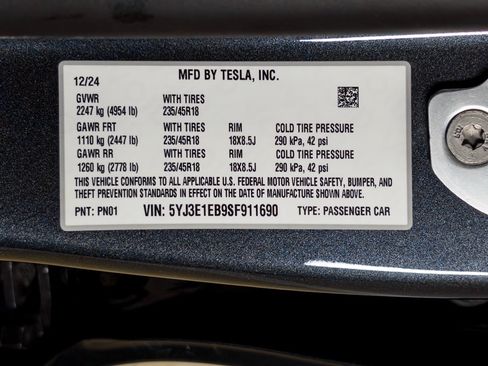 Used 2025 Tesla Model 3 Long Range AWD/4WD image 28