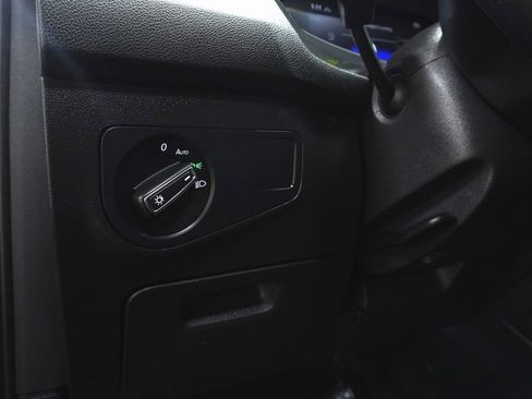 Used 2023 Volkswagen Tiguan SE image 19