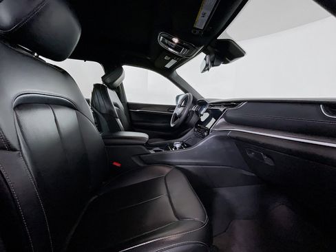 Used 2024 Jeep Grand Cherokee L Limited w/ Luxury Tech Group II image 34