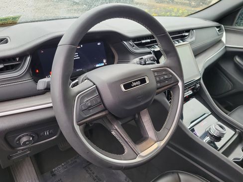 Used 2024 Jeep Grand Cherokee Limited image 20