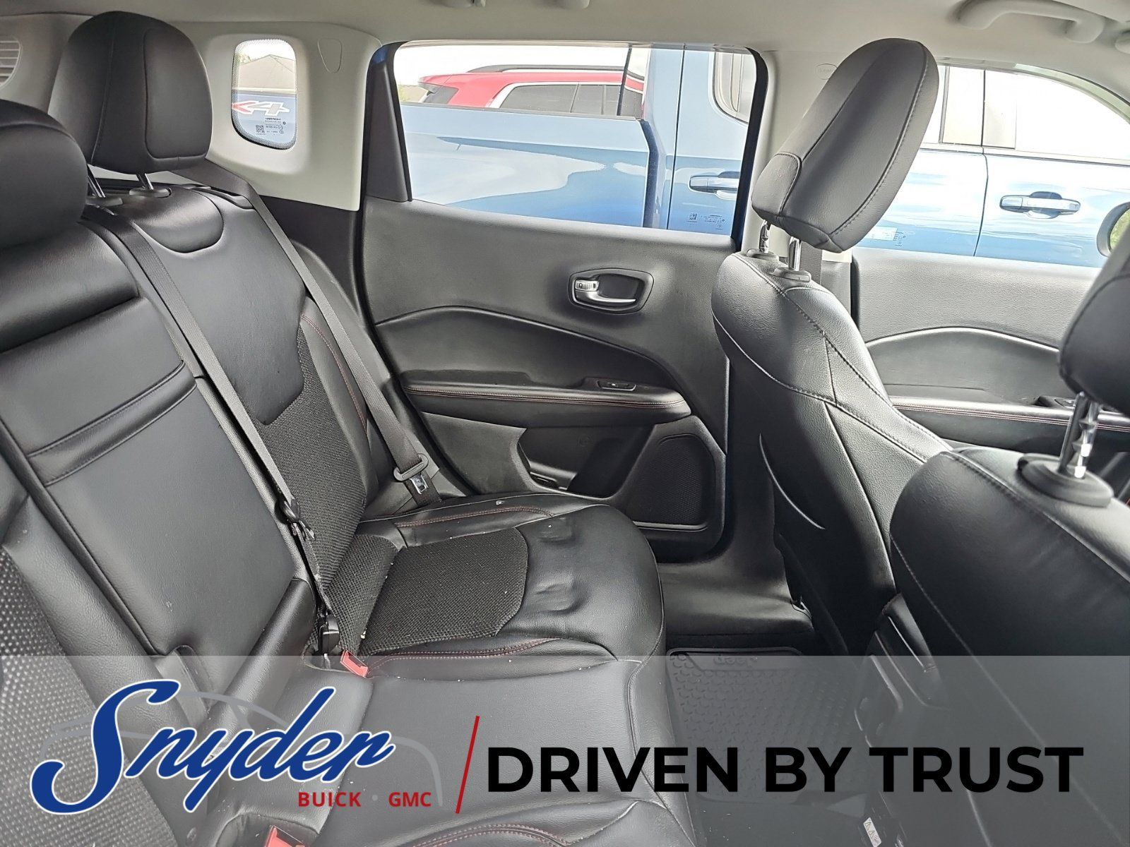 Used 2018 Jeep Compass Trailhawk AWD/4WD image 8