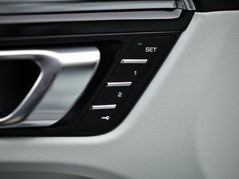 New 2026 Porsche Macan image 23