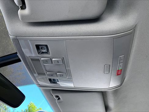 Used 2023 Volkswagen Atlas SE FWD image 32