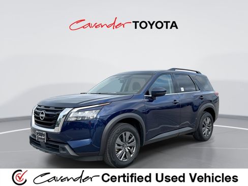 Used 2025 Nissan Pathfinder SV FWD image 1