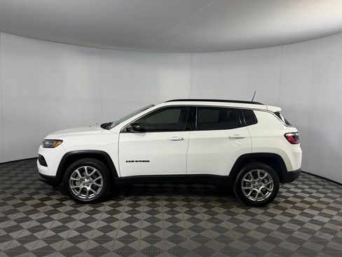 Used 2022 Jeep Compass Latitude AWD/4WD image 10