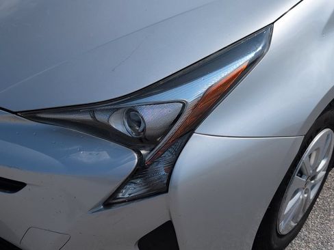 Used 2017 Toyota Prius Two w/ Carpet Mat Package FWD image 6