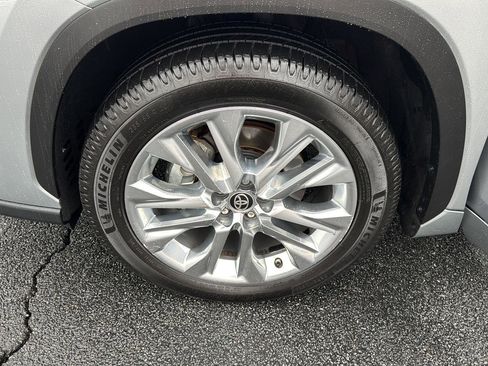 Used 2021 Toyota Highlander Limited image 32