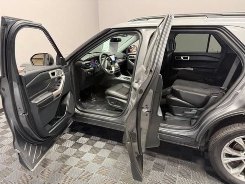 Used 2023 Ford Explorer XLT w/ Equipment Group 202A AWD/4WD image 13