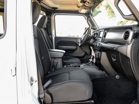 Used 2019 Jeep Wrangler Unlimited Sport S image 46