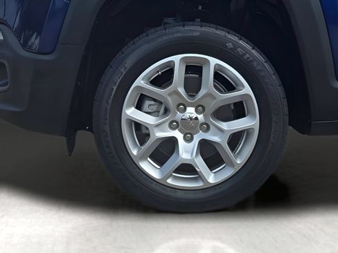 Used 2017 Jeep Renegade Latitude AWD/4WD image 31