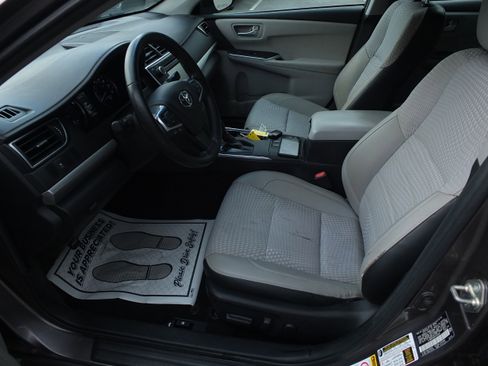 Used 2015 Toyota Camry SE FWD image 11