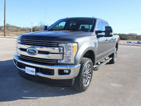 Used 2017 Ford F250 Lariat w/ Lariat Value Package image 4