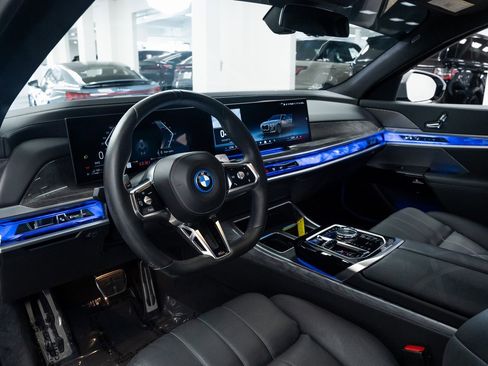 Used 2024 BMW 750e xDrive image 19