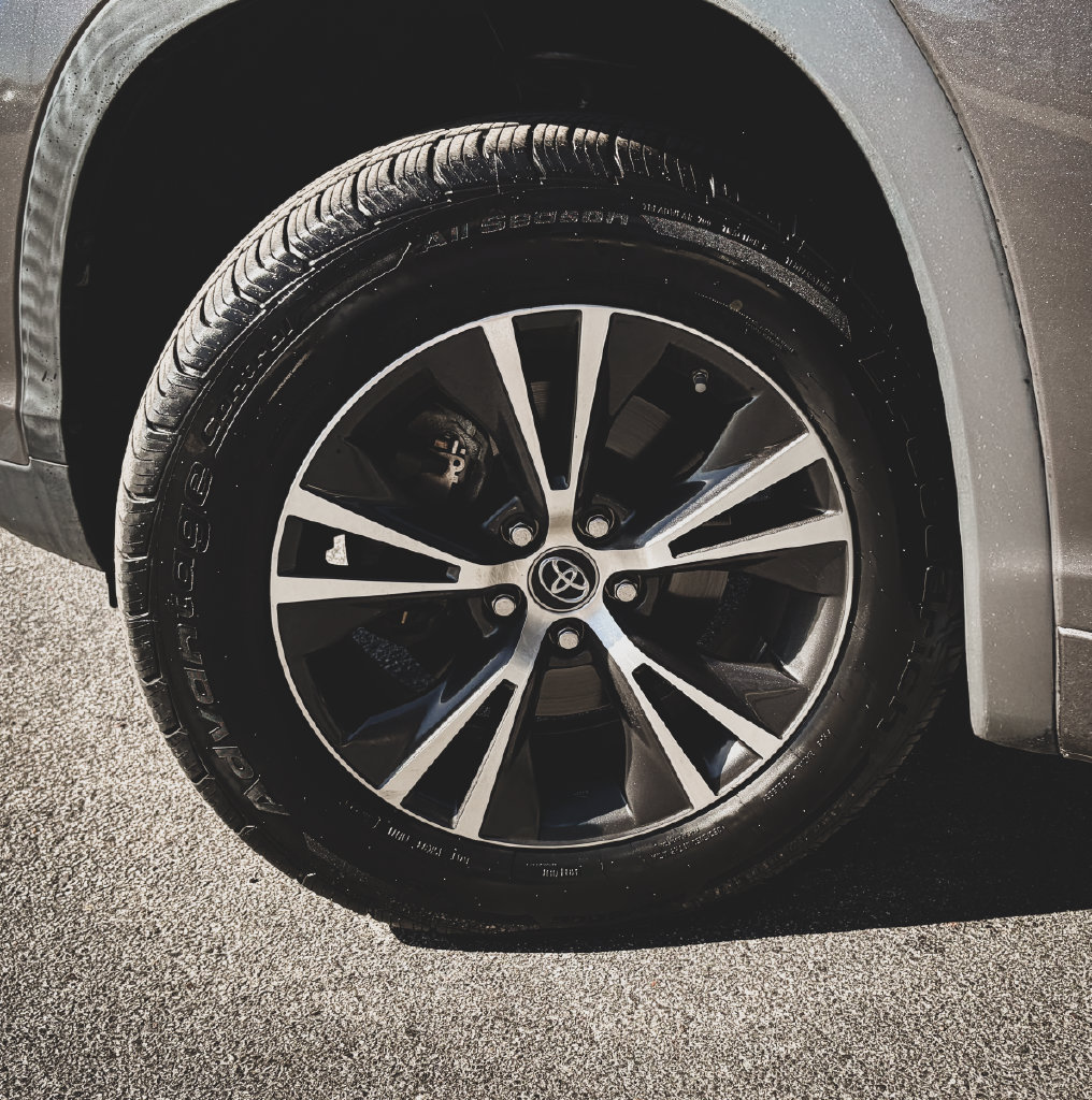 Used 2018 Toyota Highlander Plus FWD image 3