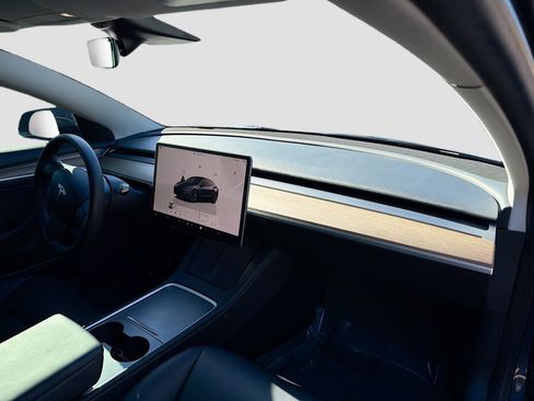 Used 2023 Tesla Model 3 Standard Range image 13