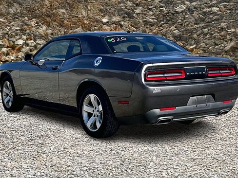 Used 2015 Dodge Challenger SXT image 10