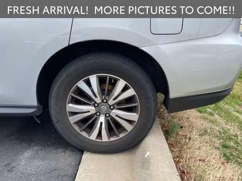 Used 2019 Nissan Pathfinder SV image 6