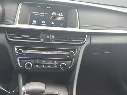 Used 2019 Kia Optima LX FWD image 16