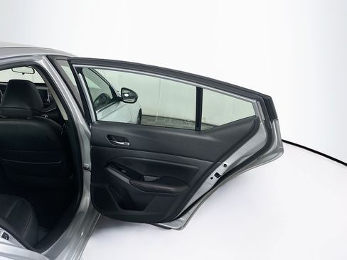 Used 2024 Nissan Altima 2.5 SR FWD image 27