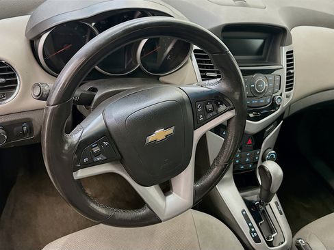 Used 2014 Chevrolet Cruze LT image 18