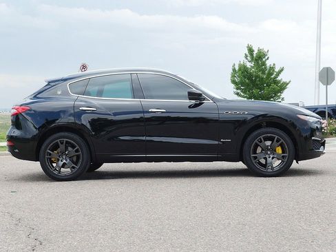 Used 2019 Maserati Levante GranLusso AWD/4WD image 6