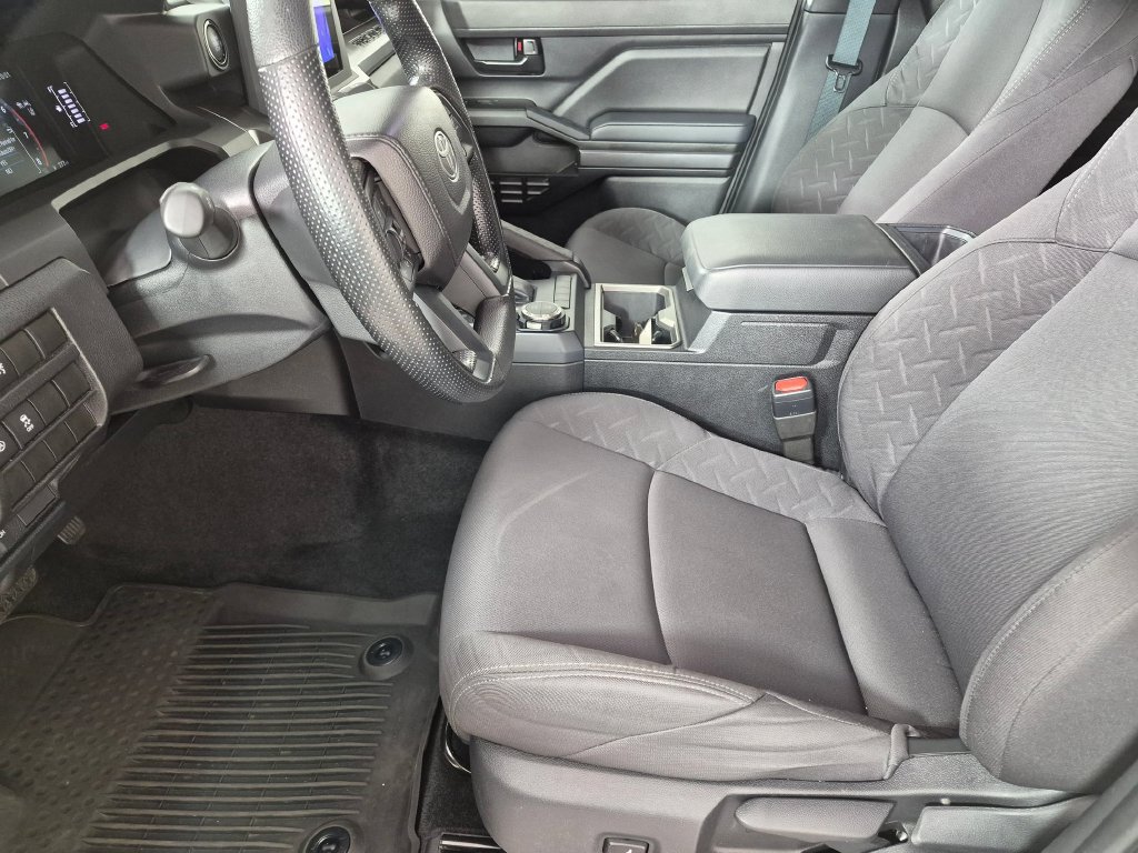 Used 2025 Toyota Tacoma SR5 AWD/4WD image 21
