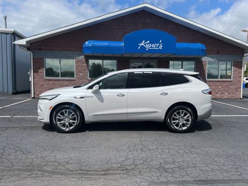 Used 2022 Buick Enclave Premium w/ Experience Buick Package AWD/4WD image 3