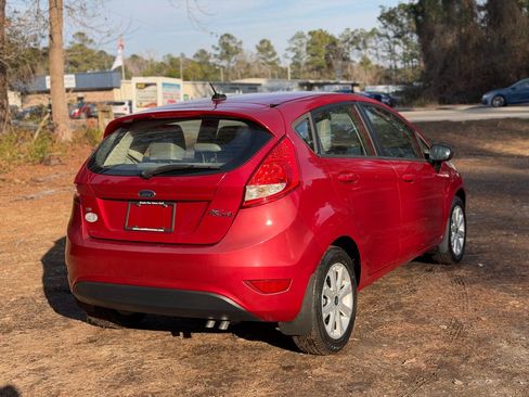 Used 2011 Ford Fiesta SE w/ 202A Rapid Spec Order Code image 4