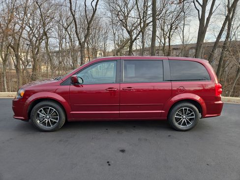 Used 2017 Dodge Grand Caravan SE image 5