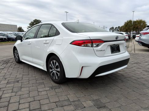 Used 2022 Toyota Corolla LE w/ Premium Interior Package image 10