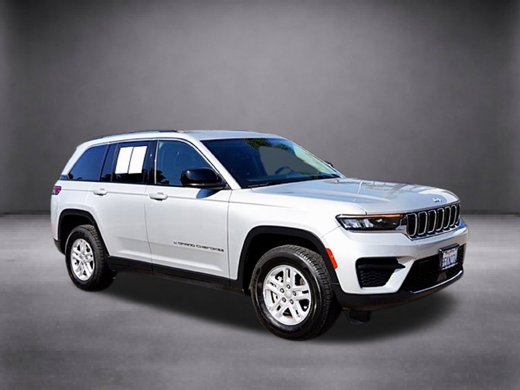 Used 2023 Jeep Grand Cherokee Laredo RWD image 7