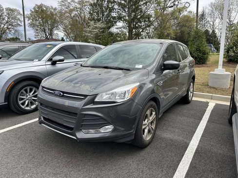 Used 2015 Ford Escape SE image 3