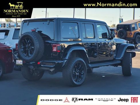 Used 2022 Jeep Wrangler Unlimited Sahara AWD/4WD image 4
