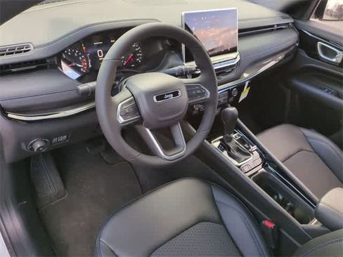 New 2026 Jeep Compass Latitude image 10