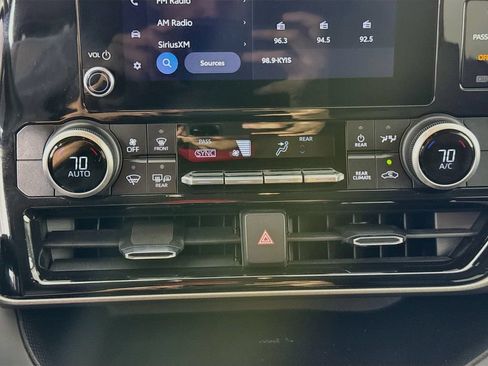 Used 2024 Toyota Highlander LE FWD image 17