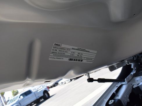 Used 2025 Ford F450 Lariat w/ FX4 Off-Road Package image 39