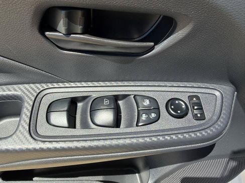 Used 2024 Nissan Versa S FWD image 28