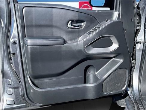 Used 2025 Nissan Frontier SV w/ SV Convenience Package image 18