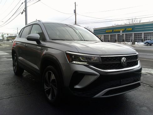 Used 2024 Volkswagen Taos SE image 7