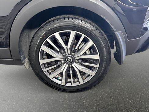 Certified 2021 Nissan Kicks SV FWD image 28