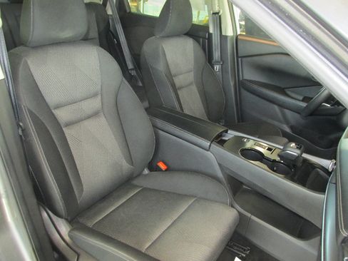 Used 2024 Nissan Rogue SV image 28