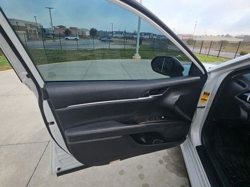 Used 2022 Toyota Camry XSE image 19