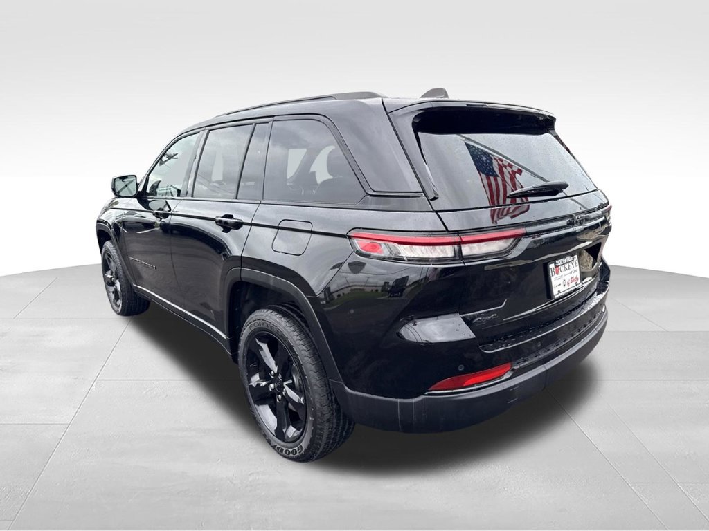 Certified 2024 Jeep Grand Cherokee Limited w/ Black Appearance Package AWD/4WD image 6