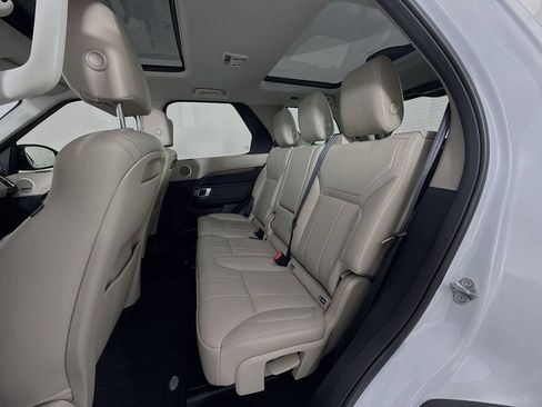 Used 2018 Land Rover Discovery HSE AWD/4WD image 26
