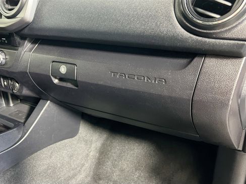 Used 2017 Toyota Tacoma TRD Sport image 35