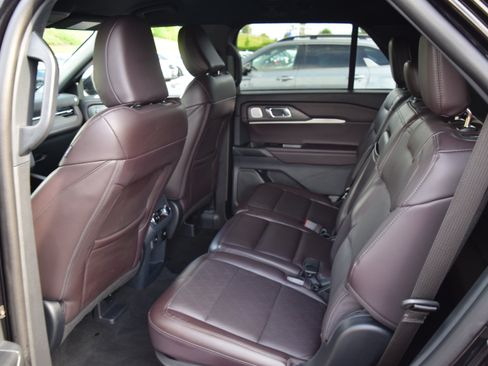 Used 2026 Ford Explorer Platinum AWD/4WD image 8
